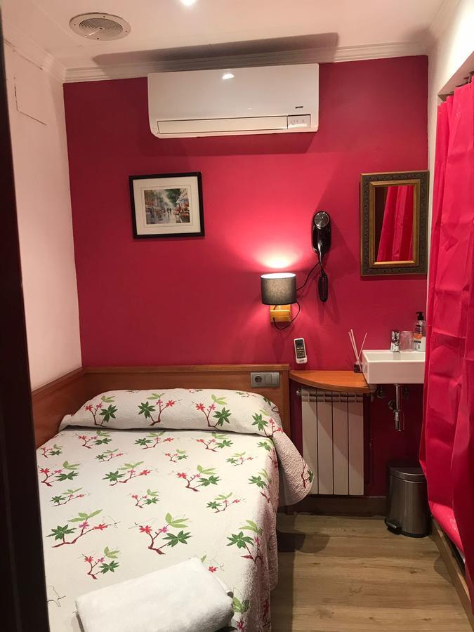 Hostal Fonda Galicia Cardedeu Exterior foto