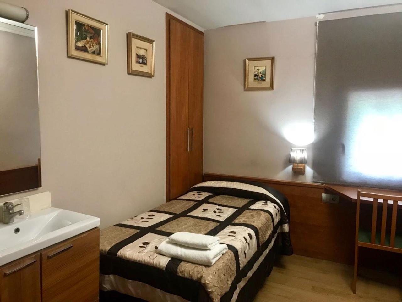Hostal Fonda Galicia Cardedeu Exterior foto